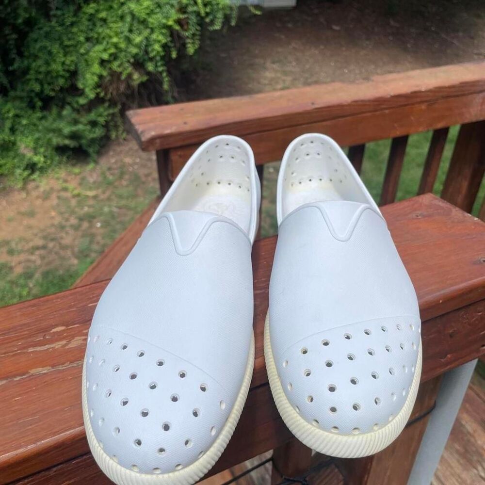 Native Verona Men's 11 White and Cream Sandals